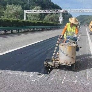 Materiais de revestimento de asfalto termoplástico para reparação de fissuras