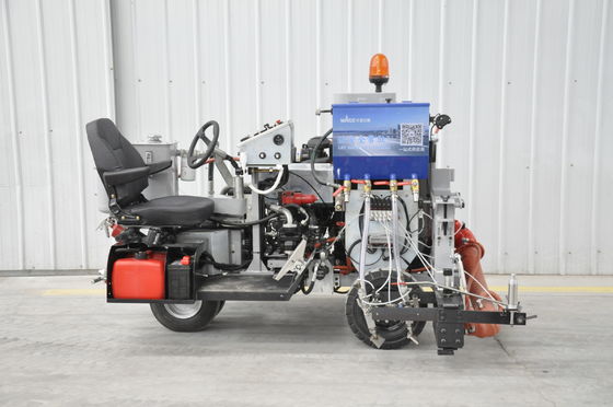 Triciclo para Demarcação Rodoviária Termoplástica com Sistema de Aquecimento por Óleo de Condução