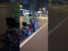 Máquina de marcação de estradas de linhas de pulverização sem ar de dois componentes